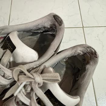 Adidas Süperstar: Kısa Sürede Parçalanan Ayakkabı Hayal Kırıklığı