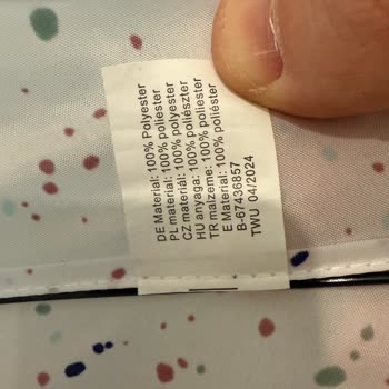 Paslanan Şemsiye Ve İlgisiz Mağaza Müdürü