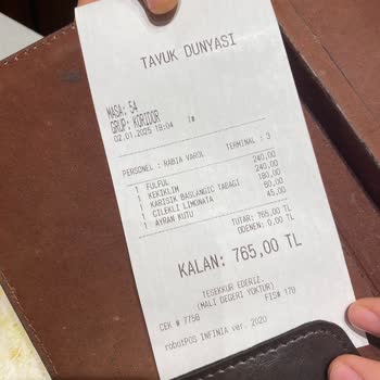 Tavuk Dünyasında Hijyen Sorunu: Yemeğimden Kıl Çıktı
