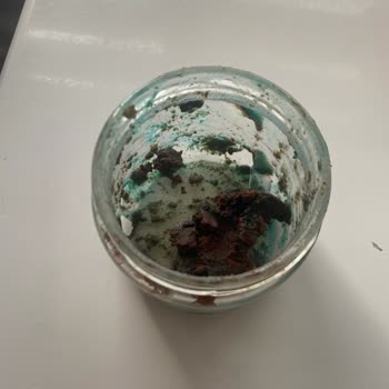 Tatlıda Cam Parçaları: Tehlikeli Deneyim