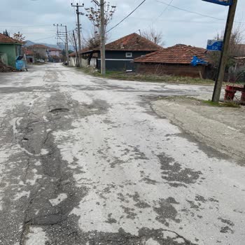Pamukkale'de Bozuk Yollar Ve Çukurlar