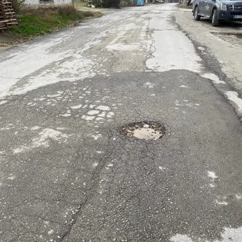 Pamukkale'de Bozuk Yollar Ve Çukurlar