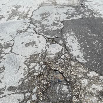 Pamukkale'de Bozuk Yollar Ve Çukurlar