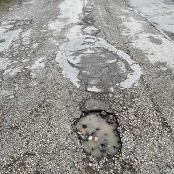 Pamukkale'de Bozuk Yollar Ve Çukurlar