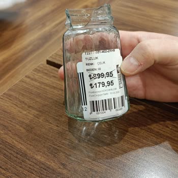 Neva Outlet Kırık Ürünlerle Dolup Taşan Mağaza