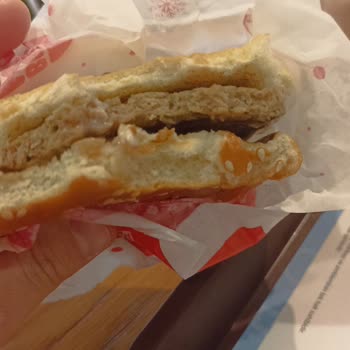 Burger King'de Hayal Kırıklığı: Fotoğraftan Çok Uzak