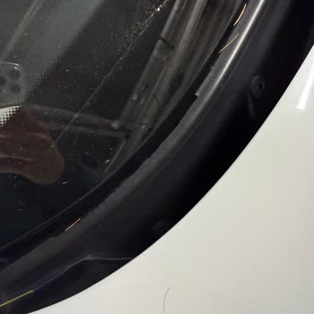 BMW 116d Ön Cam Fitilleri Sorunu: Premium Markaya Yakışmayan Görüntü