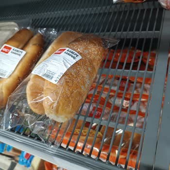 Küflü Ekmek Ve İlgisiz Personel Sorunu