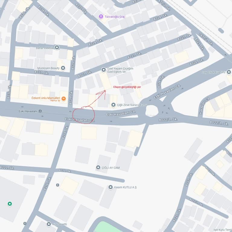 İzmir Büyükşehir Belediyesi Tramvay Sürücüsünün Tehlikeli Davranışı!