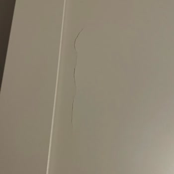 IKEA'dan Gelen Kusurlu Gardırop Kapakları Ve Değişim Sorunu