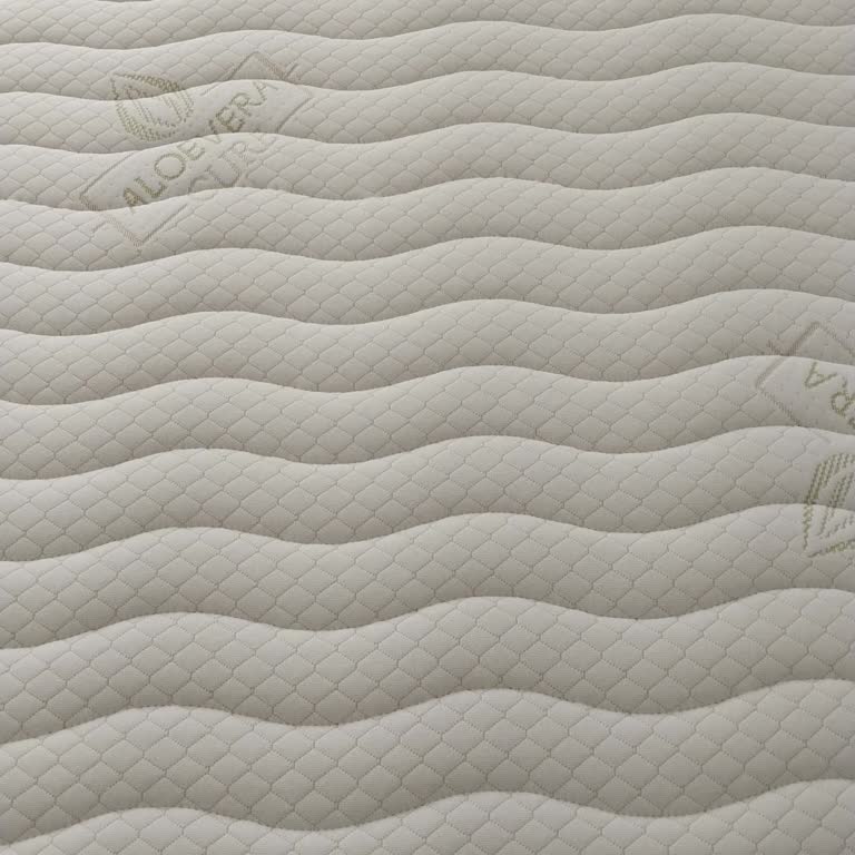 Küf Kokulu Yatak Ve İlgisiz Hizmet