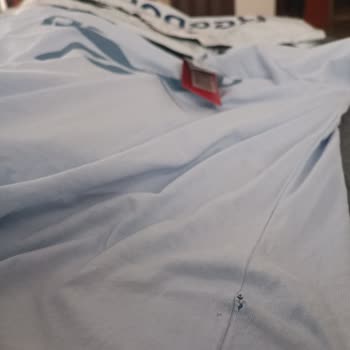 Reebok Online Mağazasından Gelen Yırtık T-shirt Sorunu