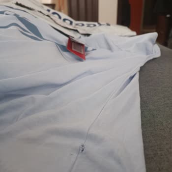 Reebok Online Mağazasından Gelen Yırtık T-shirt Sorunu