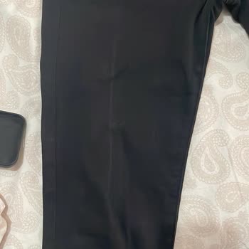 Rengi Atan Pantolon Ve İlgisiz Firma