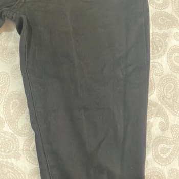 Rengi Atan Pantolon Ve İlgisiz Firma