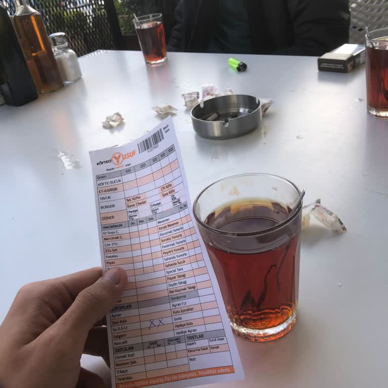 Öğrenci Dostu Köfteci Yusuf'ta Çay Krizi