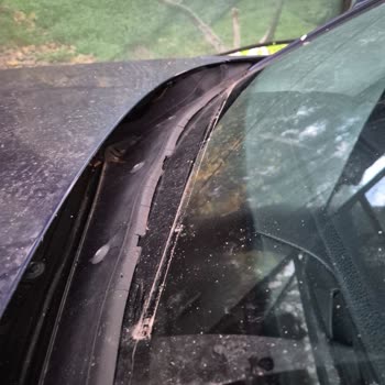 BMW 1.18 Sportline: Sürekli Su Sızdıran Cam Fitili Problemi