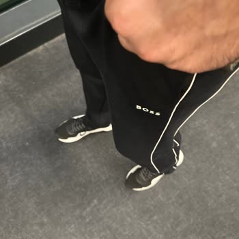 Atención al cliente irrespetuosa en tienda Boss de aeropuerto Estambul