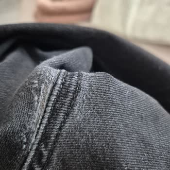 Mavi Kot Pantolonun Beklenmedik Yırtılması