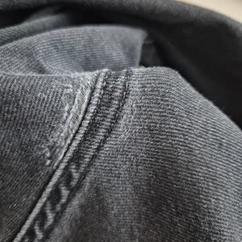 Mavi Kot Pantolonun Beklenmedik Yırtılması