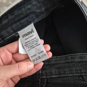 Mavi Kot Pantolonun Beklenmedik Yırtılması