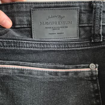 Mavi Kot Pantolonun Beklenmedik Yırtılması