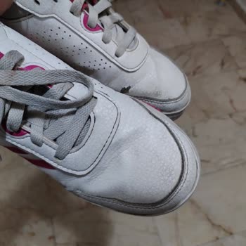 Experiencia negativa con zapatos Adidas, baja calidad y mal soporte