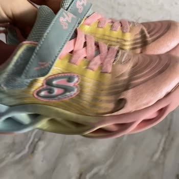 Skechers Ayakkabılar 1 Ayda Patladı