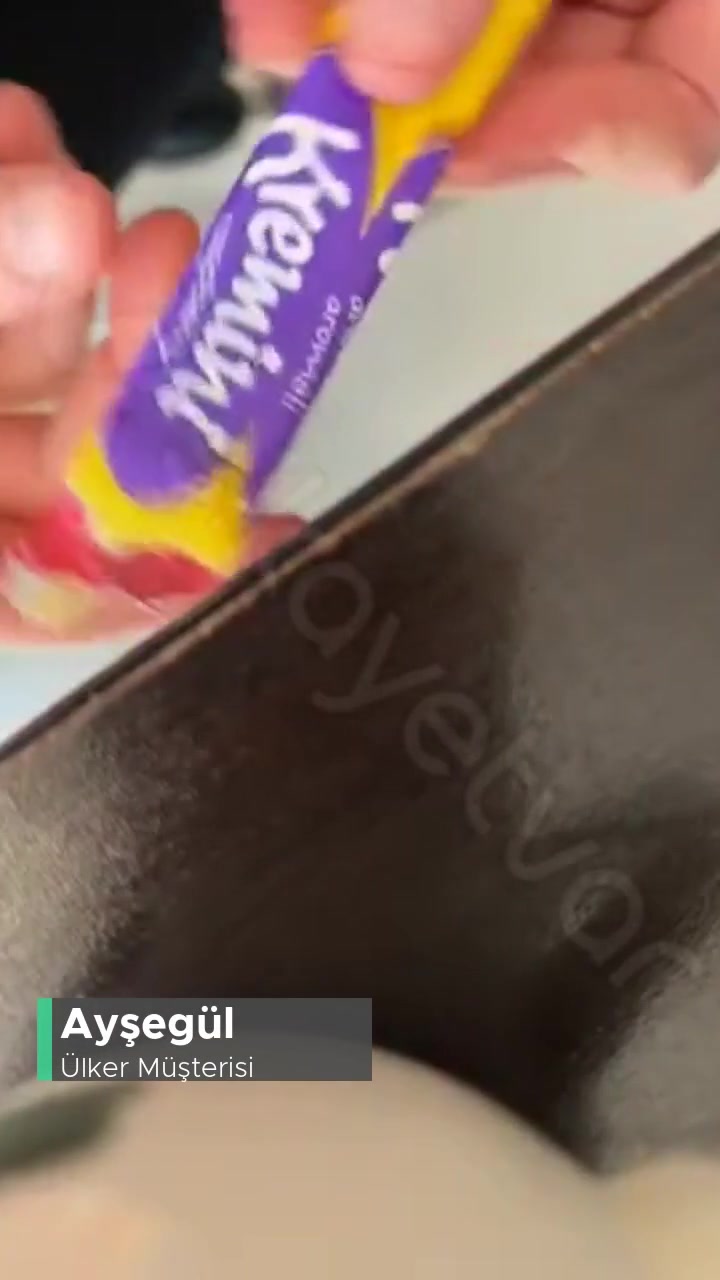 Ülker Kremini Şeker Kağıda Yapışıyor! videonun kapak resmi