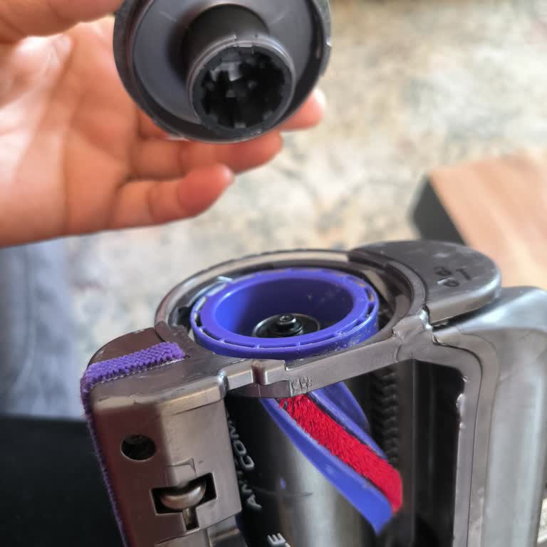 Dyson V15 Süpürge Başlığı Temizlik Sorunu