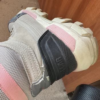 Derimod'dan Aldığım Botun Kalitesizliği Ve İlgisizlik