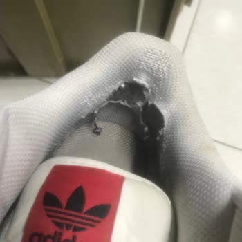 Adidas Ayakkabıda Yırtılma Ve Koku Sorunu
