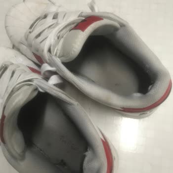 Adidas Ayakkabıda Yırtılma Ve Koku Sorunu