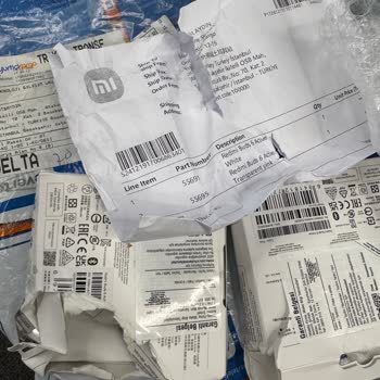 Boş Kulaklık Kutuları Ve İletişim Eksikliği