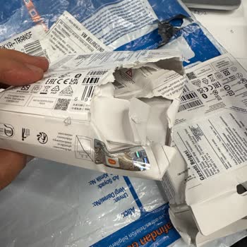 Boş Kulaklık Kutuları Ve İletişim Eksikliği