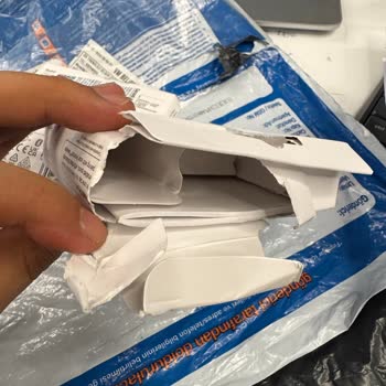 Boş Kulaklık Kutuları Ve İletişim Eksikliği