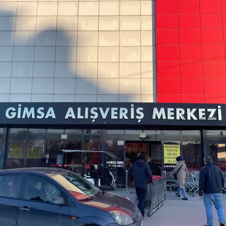Timsah AVM'de Güvenlik Sorunu: Sırt Çantasıyla Giriş Engellendi