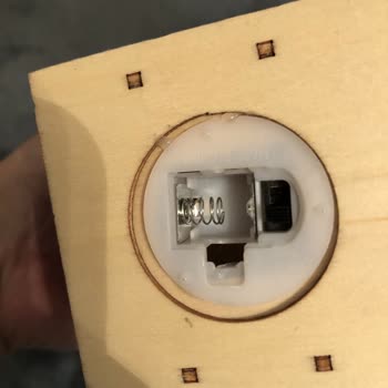 Media Markt'tan Alınan Piller Patladı, Yılbaşı Süsleri Tehlikede!