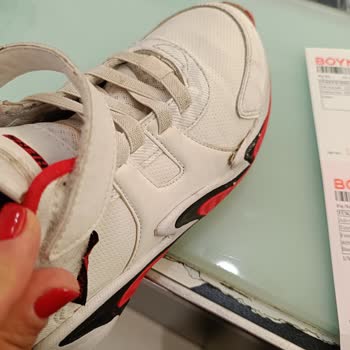 Skechers Ayakkabı 2 Ayda Darmadağın Oldu, Firma Sorumluluğu Kabul Etmiyor