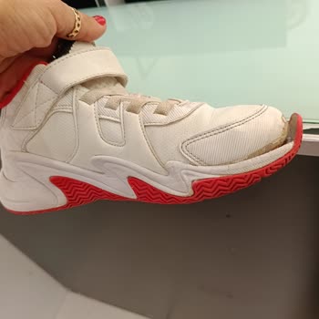 Skechers Ayakkabı 2 Ayda Darmadağın Oldu, Firma Sorumluluğu Kabul Etmiyor