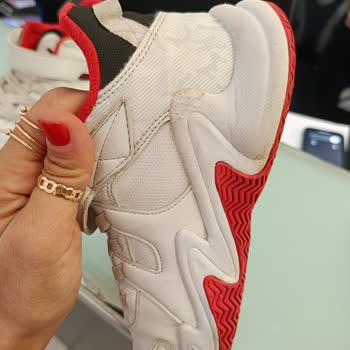 Skechers Ayakkabı 2 Ayda Darmadağın Oldu, Firma Sorumluluğu Kabul Etmiyor