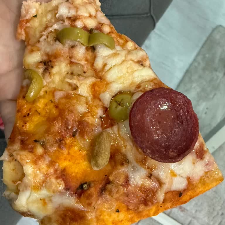 File Market'ten Aldığım Pizzada Zeytin Çekirdeği Şoku