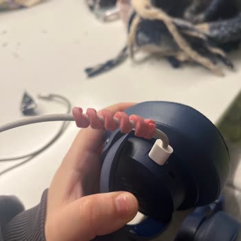 JBL Tune 770Nc Kulaklık Kendi Kendine Kapanıyor Ve Şarj Sorunu Yaşıyor