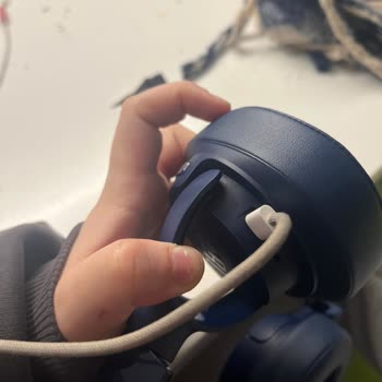 JBL Tune 770Nc Kulaklık Kendi Kendine Kapanıyor Ve Şarj Sorunu Yaşıyor