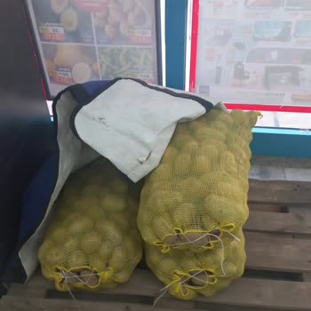 Çürümüş Patatesler Ve Personel Tavrı