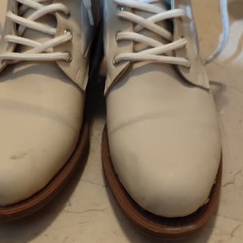 Kalitesiz Ayakkabılar Ve İlgisiz Müşteri Hizmetleri