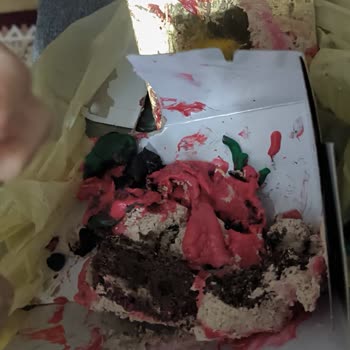 Dragos Pasta Cafe Görselden Farklı Ve Kötü Kokulu Pasta Deneyimi