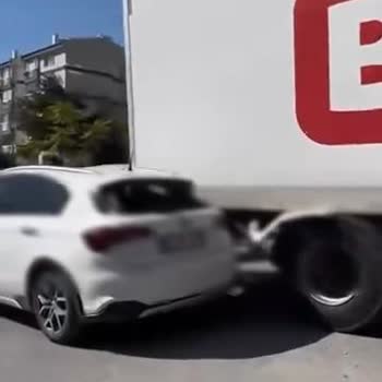 BİM Kamyonunun Tedbirsizliği Araç Hasarına Yol Açtı