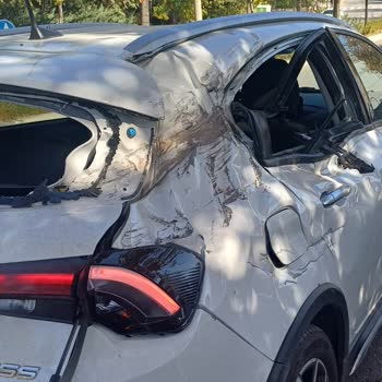 BİM Kamyonunun Tedbirsizliği Araç Hasarına Yol Açtı