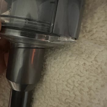 Dyson V12 Toz Haznesi Kapağı Sorunu
